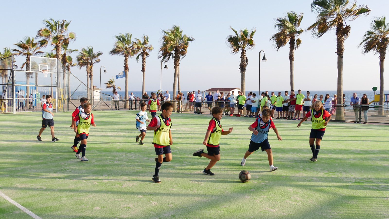 Photo of Deporte y diversión con vistas al mar en Adra, gracias a la nueva pista multideportiva de El Palmeral