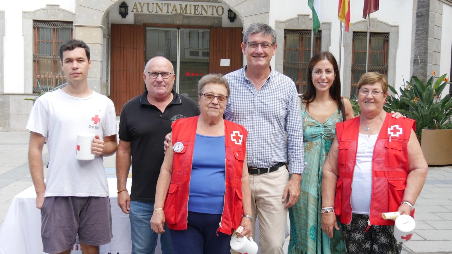 Photo of Cruz Roja de Adra se une a la celebración del Día de la Banderita a favor de las personas mayores