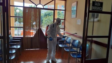 Photo of La UME apoya las labores de desinfección del Ayuntamiento de Adra en la Residencia de Mayores