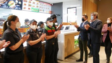 Photo of El alcalde de Adra inaugura el nuevo restaurante de la cadena Burger King que da trabajo a 23 jóvenes abderitanos