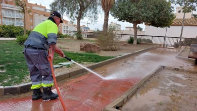 Photo of El Ayuntamiento de Adra autoriza, hasta el 31 de marzo, las labores de baldeo de fachadas tras el temporal de polvo y lluvia