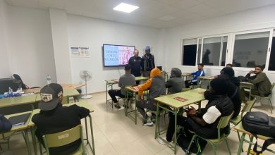 Photo of El colectivo de inmigrantes de las Escuelas de Adultos de Adra reciben formación sobre educación vial