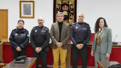 Photo of Manuel Cortés preside la toma de posesión de dos oficiales de la Policía Local de Adra