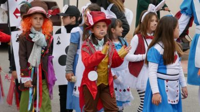 Photo of Los centros educativos de la barriada abderitana de La Curva dan la bienvenida al Carnaval con un pasacalles