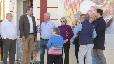 Photo of Manuel Cortés visita el recién renovado Bulevar de Puente del Río acompañado de vecinos y vecinas de la barriada