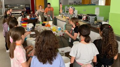 Photo of Más de medio centenar de niños y niñas de Adra aprenden recetas típicas de Semana Santa en los talleres de cocina