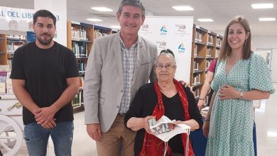 Photo of Manuel Cortés entrega los premios a los mejores lectores de la Biblioteca Municipal del año 2022