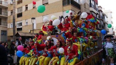 Photo of El Carnaval Escolar de Adra reúne a miles de niños y niñas en el pasacalles por la ciudad milenaria