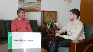 Photo of El alcalde de Adra recibe al asesor del Instituto Andaluz de la Juventud en Almería