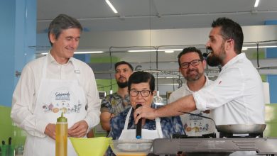 Photo of El Ayuntamiento y Clece presentan el recetario ‘Saboreando Dulces Recuerdos’ en el Mercado de Adra