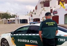 Photo of Un Guardia Civil fuera de servicio detiene en Roquetas de Mar a un conductor que intentaba huir tras colisionar de forma intencionada con un vehículo ocupado