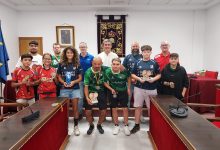 Photo of Manuel Cortés recibe a los jugadores y jugadoras del Club Rugby Marrajos por sus triunfos logrados esta temporada