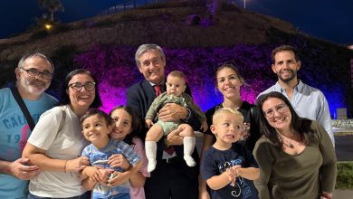 Photo of La Torre de los Perdigones de Adra, de azul y rosa por el Día de Concienciación de la Muerte Perinatal