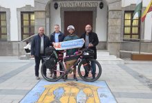 Photo of De Cádiz a Japón sobre dos ruedas por la educación