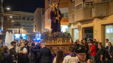 Photo of El Nazareno camina en silencio hacia el Calvario en Adra