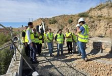 Photo of Estudiantes de Ingeniería de la UGR conocen las obras de recuperación del Cerro de Montecristo y el dique de Poniente de Adra