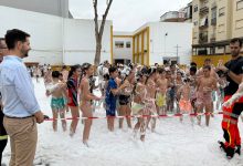 Photo of Los Bomberos del Poniente enseñan a escolares de Adra cómo actuar ante una emergencia