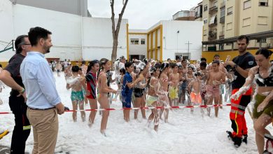 Photo of Los Bomberos del Poniente enseñan a escolares de Adra cómo actuar ante una emergencia