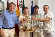 Photo of Adra reconoce a Álvaro Rodríguez tras proclamarse campeón del mundo júnior de Snipe