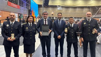 Photo of Tres policías locales de Adra reciben una condecoración en Valencia por su ayuda durante la DANA de 2024